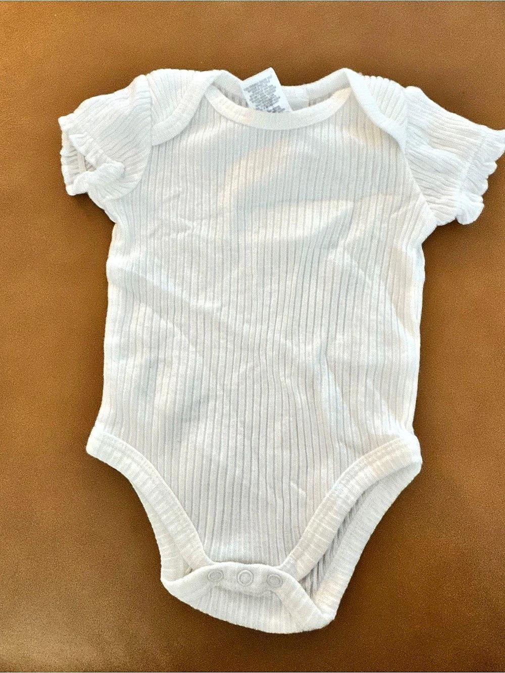 Nicole Miller Ribbed Short Sleeve Bodysuit in White Baby 3M Like New